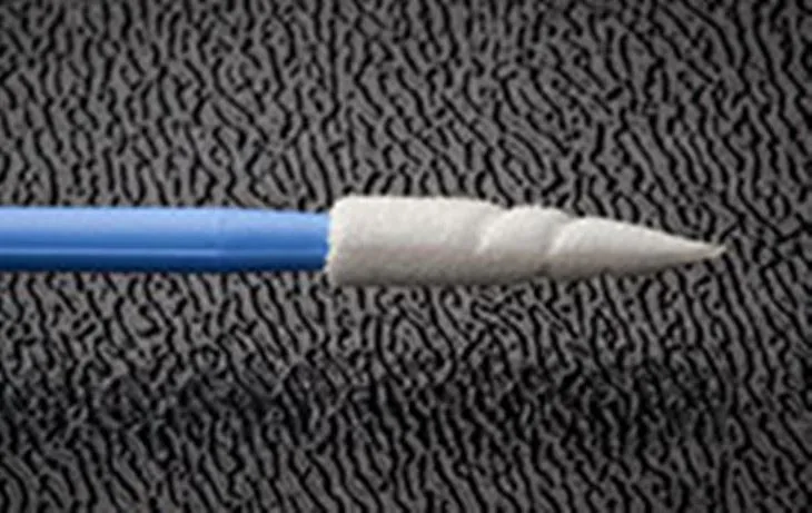 Cotonetes com ponta de espuma de mini lança azul